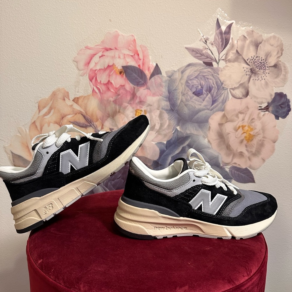 New Balance 997R in Black & Shadow Grey sneakers shoes - Picture 8 of 10